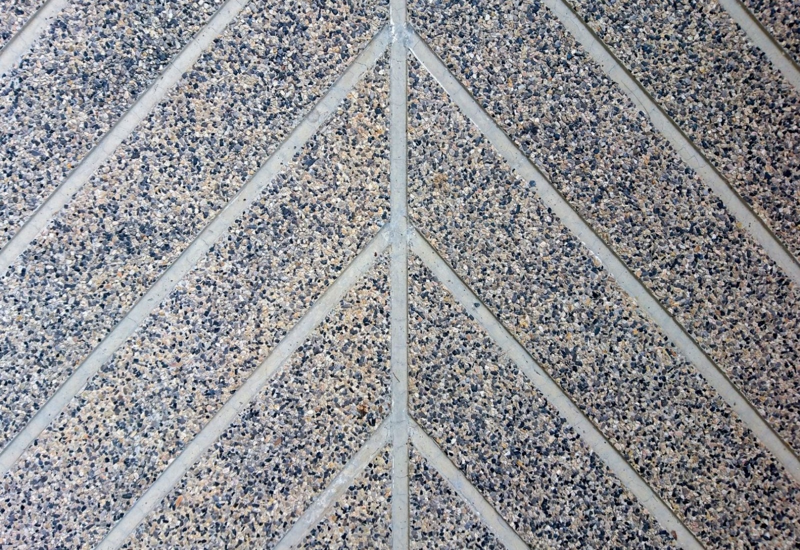 Exterior tile anti  slip  treatment